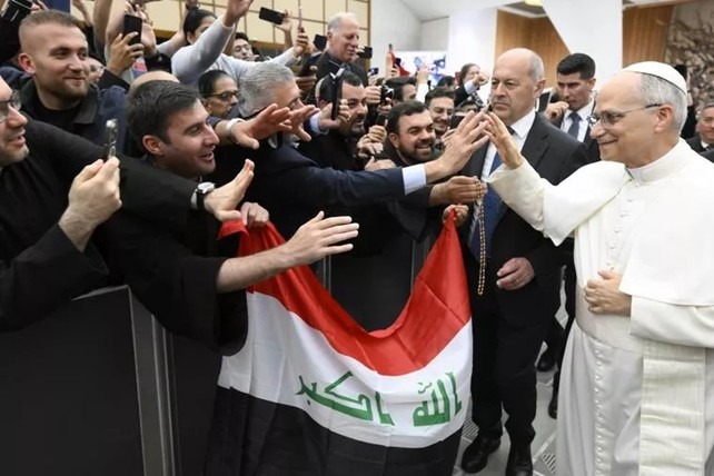 Paus Leo XIV ontmoet deelnemers aan het jubileum van de Oosterse Kerken tijdens een audiëntie in de Paulus VI-zaal op 14 mei 2025 in Vaticaanstad, Vaticaan. (foto: Mario Tomassetti / Vatican Media)