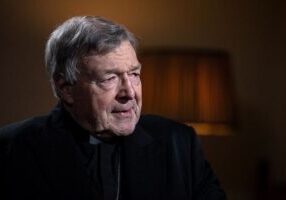 Kardinaal George Pell geeft een interview aan EWTN News in zijn huis in Rome in december 2020. (foto: Daniel Ibanez/CNA / EWTN)