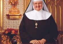 230420 20 april 100 jaar verjaardag Moeder Angelica