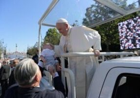 Paus Franciscus draagt de mis op tijdens het Internationaal Eucharistisch Congres in Boedapest, Hongarije op 12 sept. 2021. (foto: Vaticaanse media)
