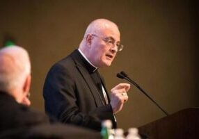 Bisschop Gregory Mansour bracht op 12 oktober 2023 zijn zesde pastorale brief uit over spiritualiteit van mannen. (foto: Eparchy of Saint Maron of Brooklyn)