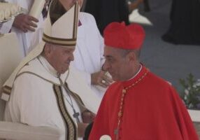 Kardinaal Víctor Manuel Fernandez, prefect van het Dicasterium voor de Geloofsleer tijdens het Gewone Openbare Consistorie voor de creatie van nieuwe Kardinalen, voorgezeten door paus Franciscus op het Sint Pietersplein. (foto: Sipa / AP )