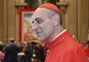 Kardinaal Víctor Manuel Fernandez, prefect van het Dicasterium voor de Geloofsleer, gefotografeerd op 30 september 2023 tijdens beleefdheidsbezoeken aan de nieuwe kardinalen. (foto: Foto door Grzegorz Galazka/Mondadori Portfolio / Sipa USA (Sipa via AP Images))