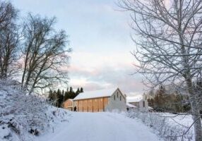 Het nieuwe trappistenklooster Munkeby Mariakloster, waar in 2009 vier monniken van de abdij van Cîteaux in Frankrijk aankwamen. (foto: Bénédicte Cedergren / National Catholic Register)