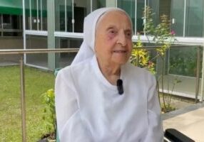 Zuster Inah Canabarro Lucas is de oudste mens ter wereld. | Beeld: Nathalie Queiroz/ACI Digital