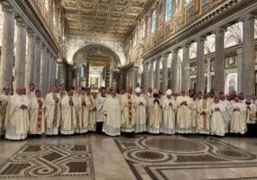 Geestelijken verzamelen zich voor een foto tijdens de Derde Internationale Convocatie van de Broederschap van Katholieke Geestelijken, gehouden van 13-17 januari in Rome. (foto: Edward Pentin)