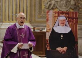 Kardinaal Filoni na mis  herdenking overlijden Moeder Angelica 2016 2021 viering 27 maart palmzondag 2016 (01) cright EWTN Vaticano